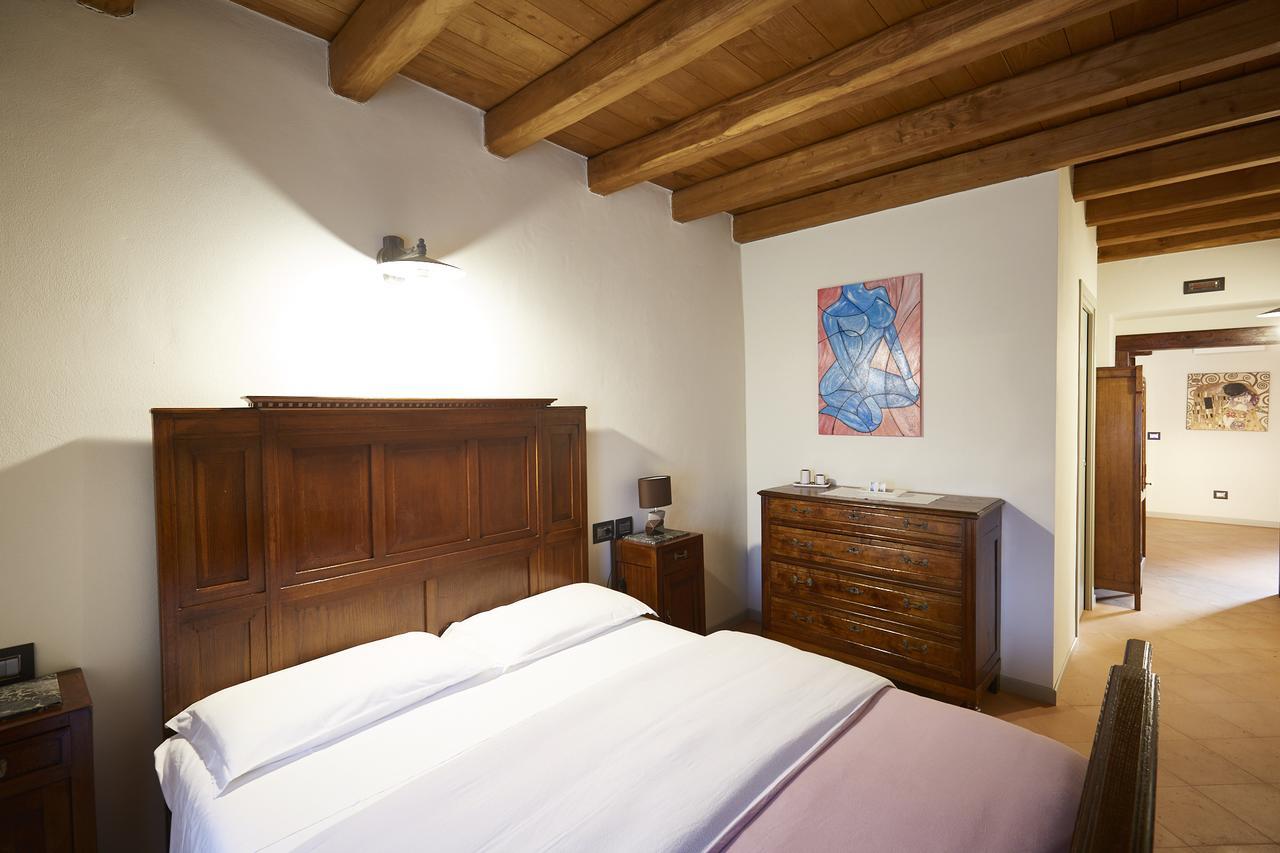 Monasterolo del Castello Palazzo Eleonora Bed & Breakfast エクステリア 写真