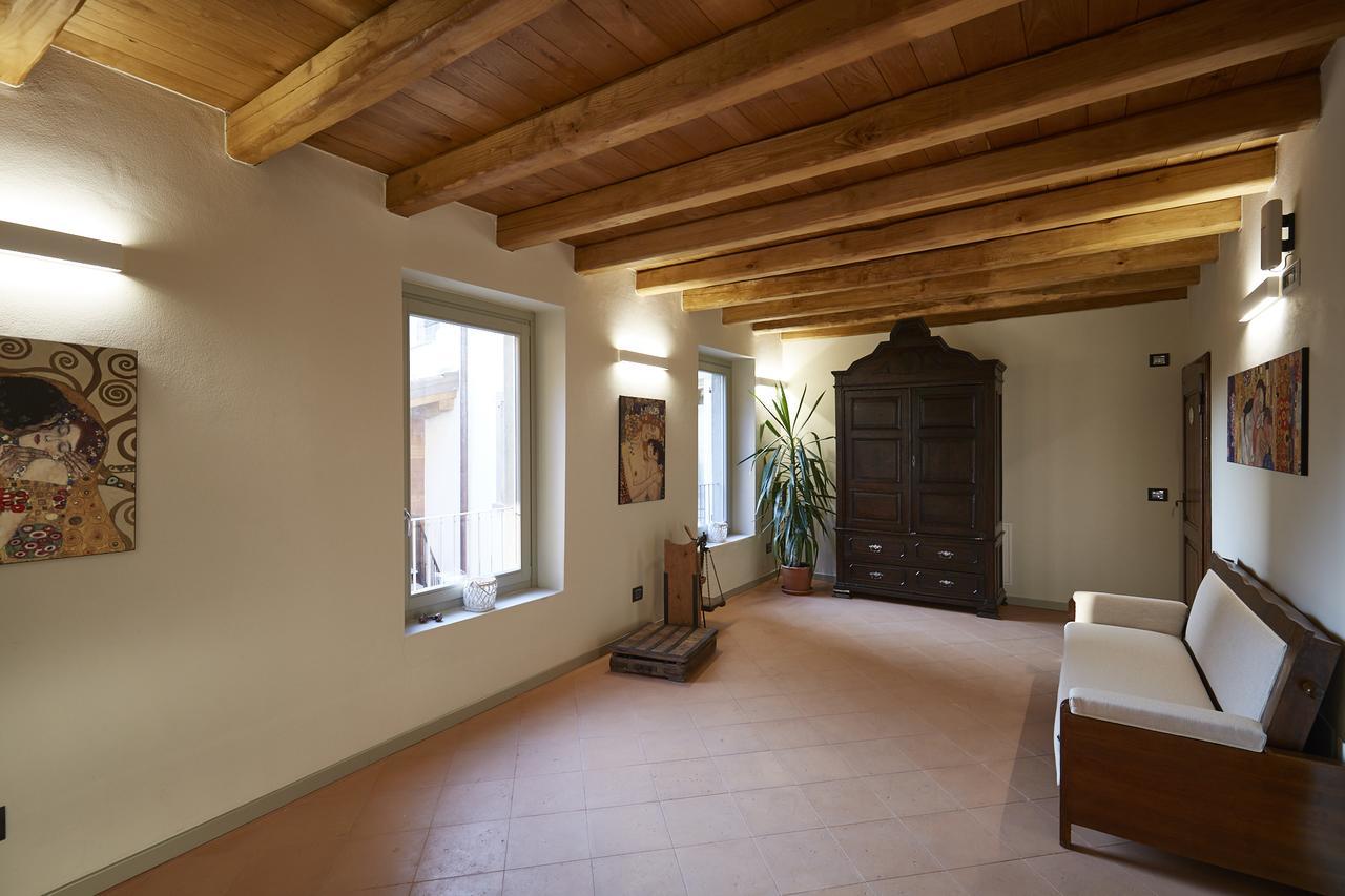Monasterolo del Castello Palazzo Eleonora Bed & Breakfast エクステリア 写真